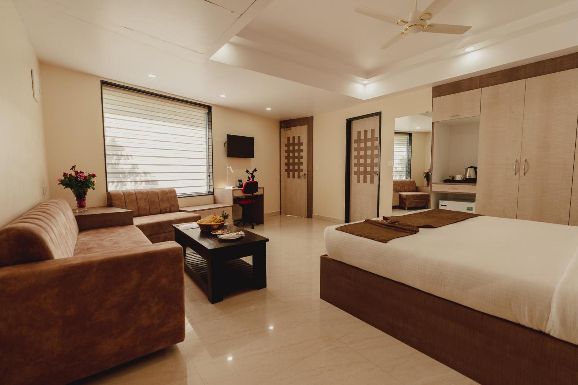 Hotel Bigwig Jabalpur Exterior foto